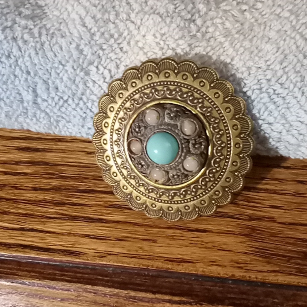 **Vintage Bronze Medallion Brooch - Picture 6 of 6